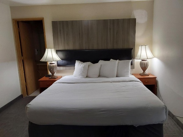 Lavissh inn and Suites Main image